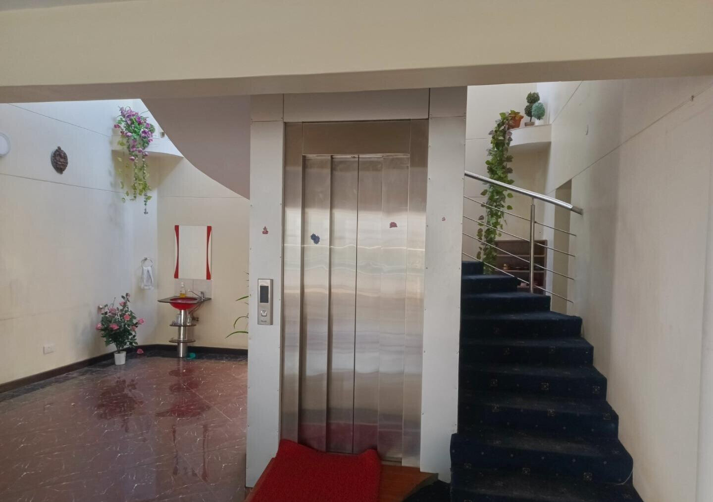 Three-Level Penthouse with Pool & Gym - Kileleshwa