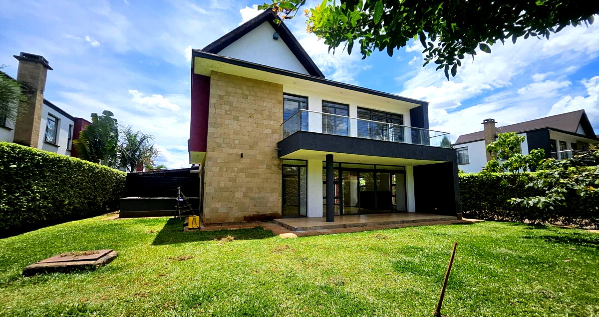 4BR Townhouse with DSQ on 100/100 - Garden Estate