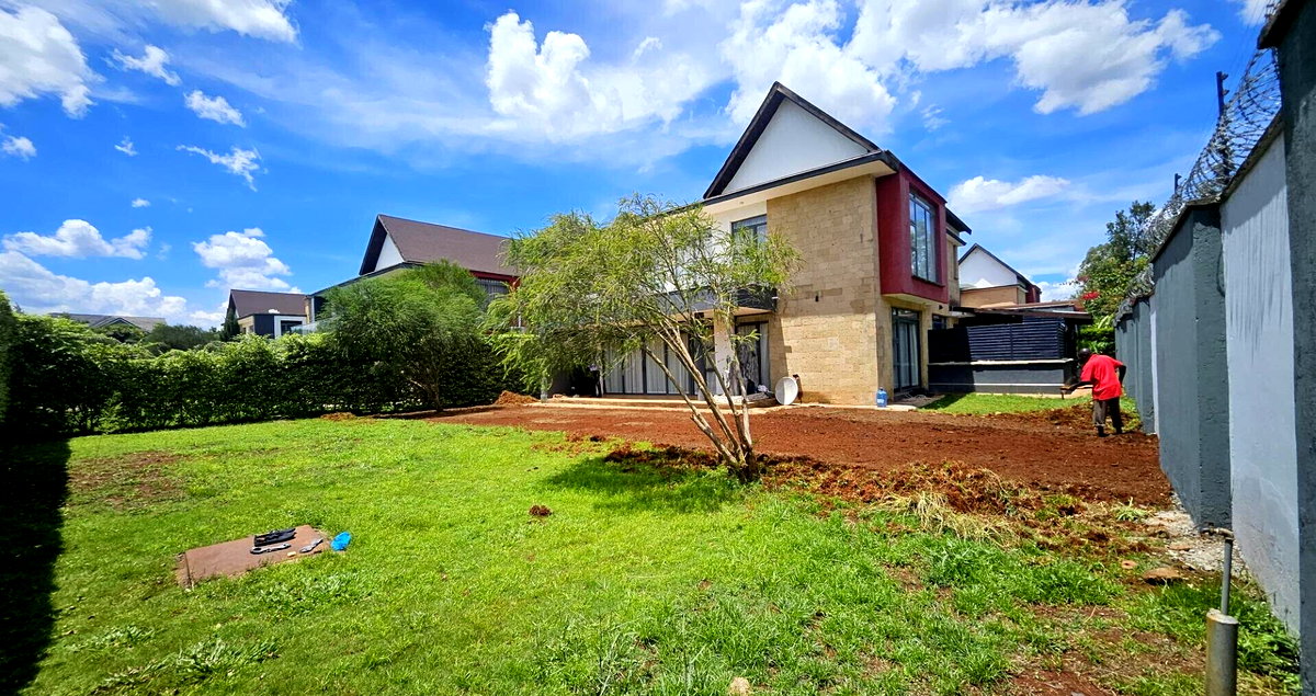 4BR Townhouse with DSQ on 100/100 - Garden Estate