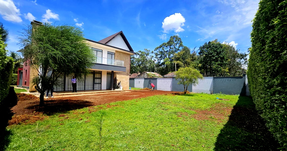 4BR Townhouse with DSQ on 100/100 - Garden Estate