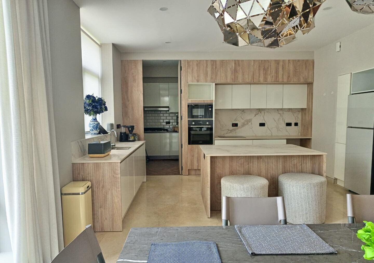 5BR Ultra-Modern Villa with Rooftop Wine Cooler & BBQ - Westlands