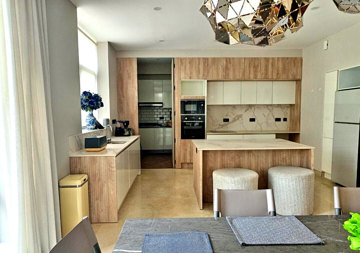 5BR Ultra-Modern Villa with Rooftop Wine Cooler & BBQ - Westlands