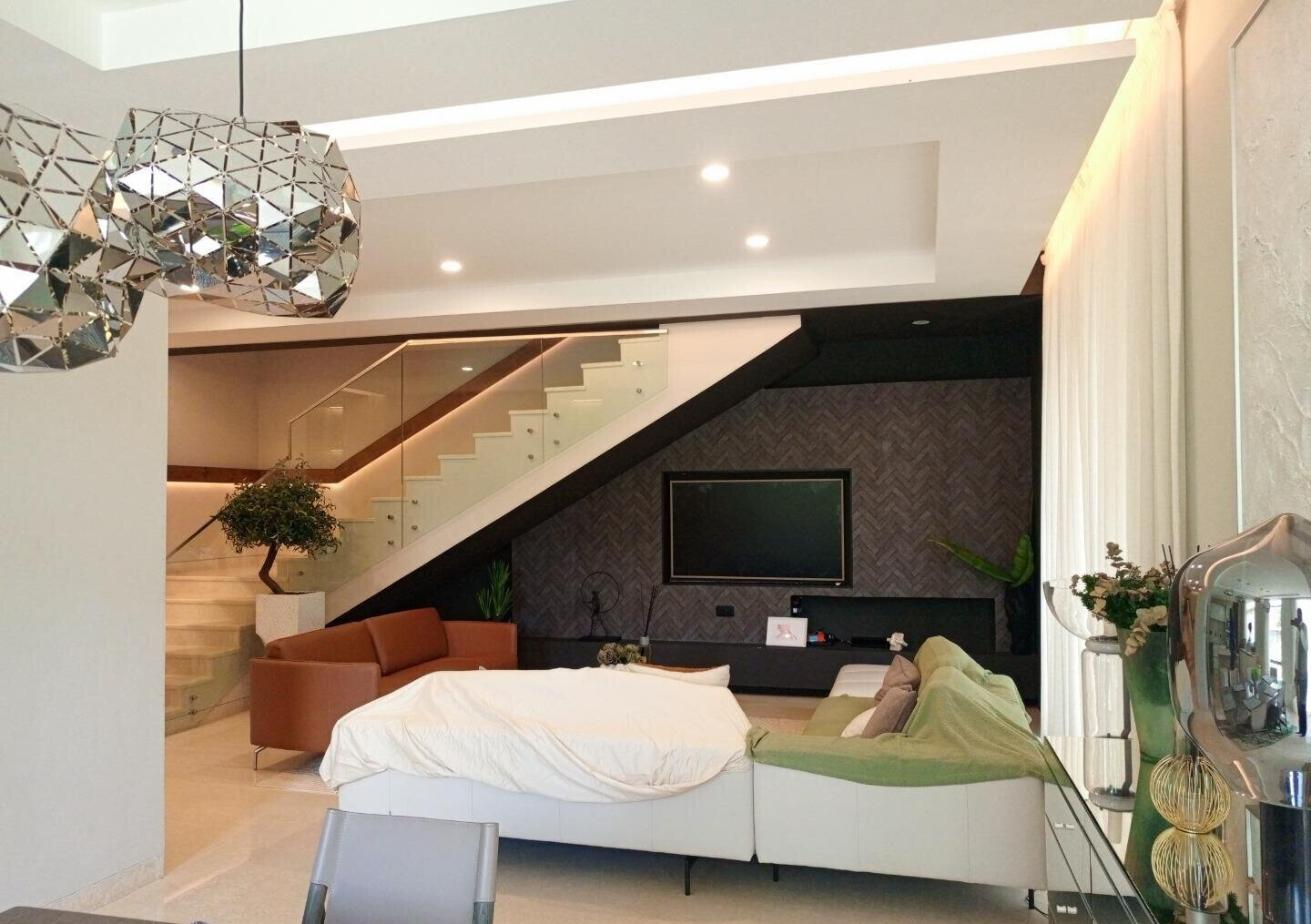 5BR Ultra-Modern Villa with Rooftop Wine Cooler & BBQ - Westlands