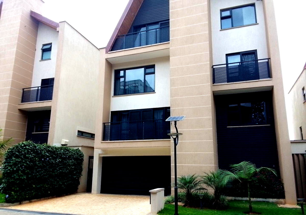 Private Elevator & Heated Pool Villa - Lavington