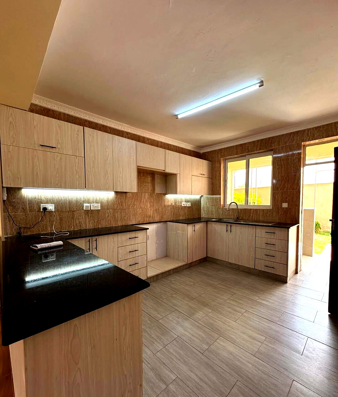 4 En-Suite Bedrooms with Private Garden & Laundry - Syokimau
