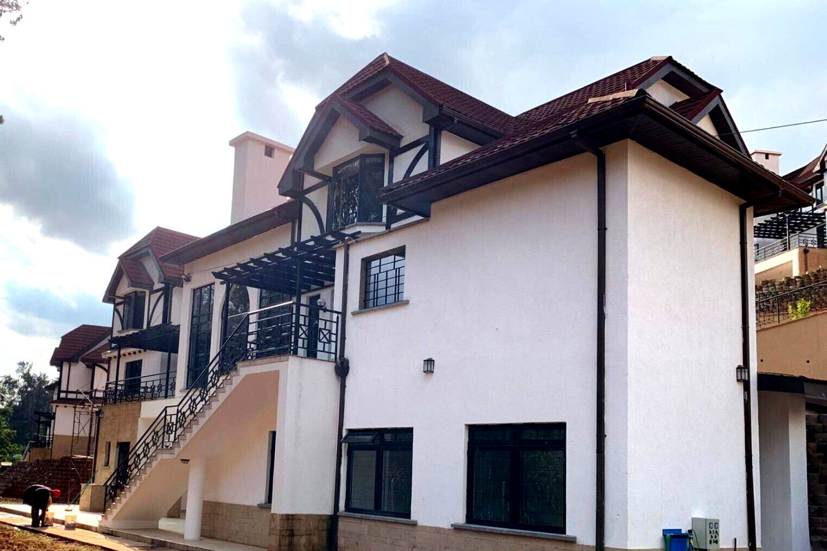 Tudor-Style 5BR on Half-Acre Garden - Kitisuru