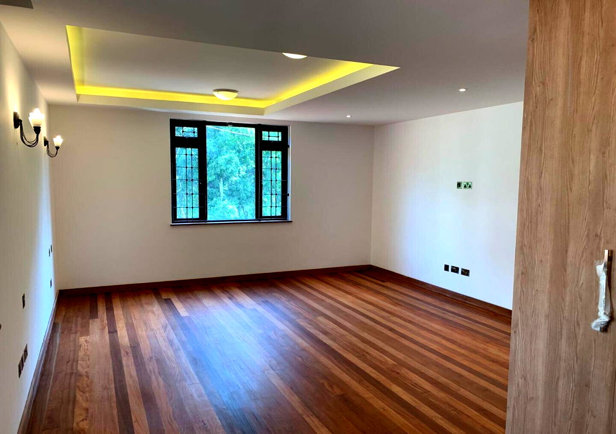 Tudor-Style 5BR on Half-Acre Garden - Kitisuru