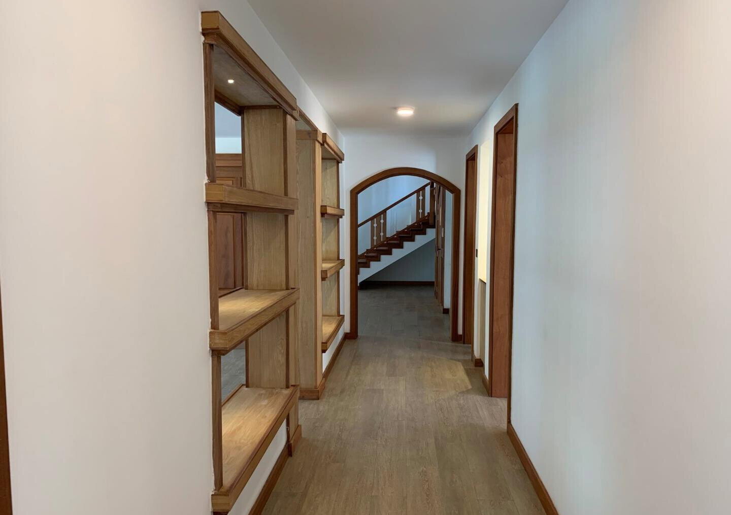 Tudor-Style 5BR on Half-Acre Garden - Kitisuru