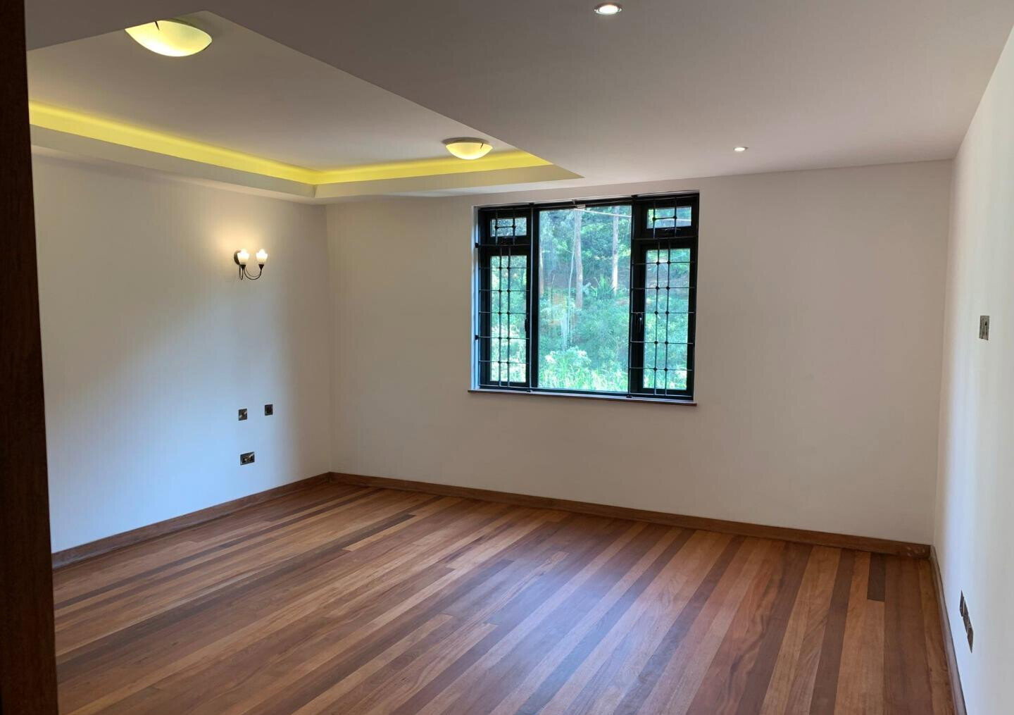Tudor-Style 5BR on Half-Acre Garden - Kitisuru