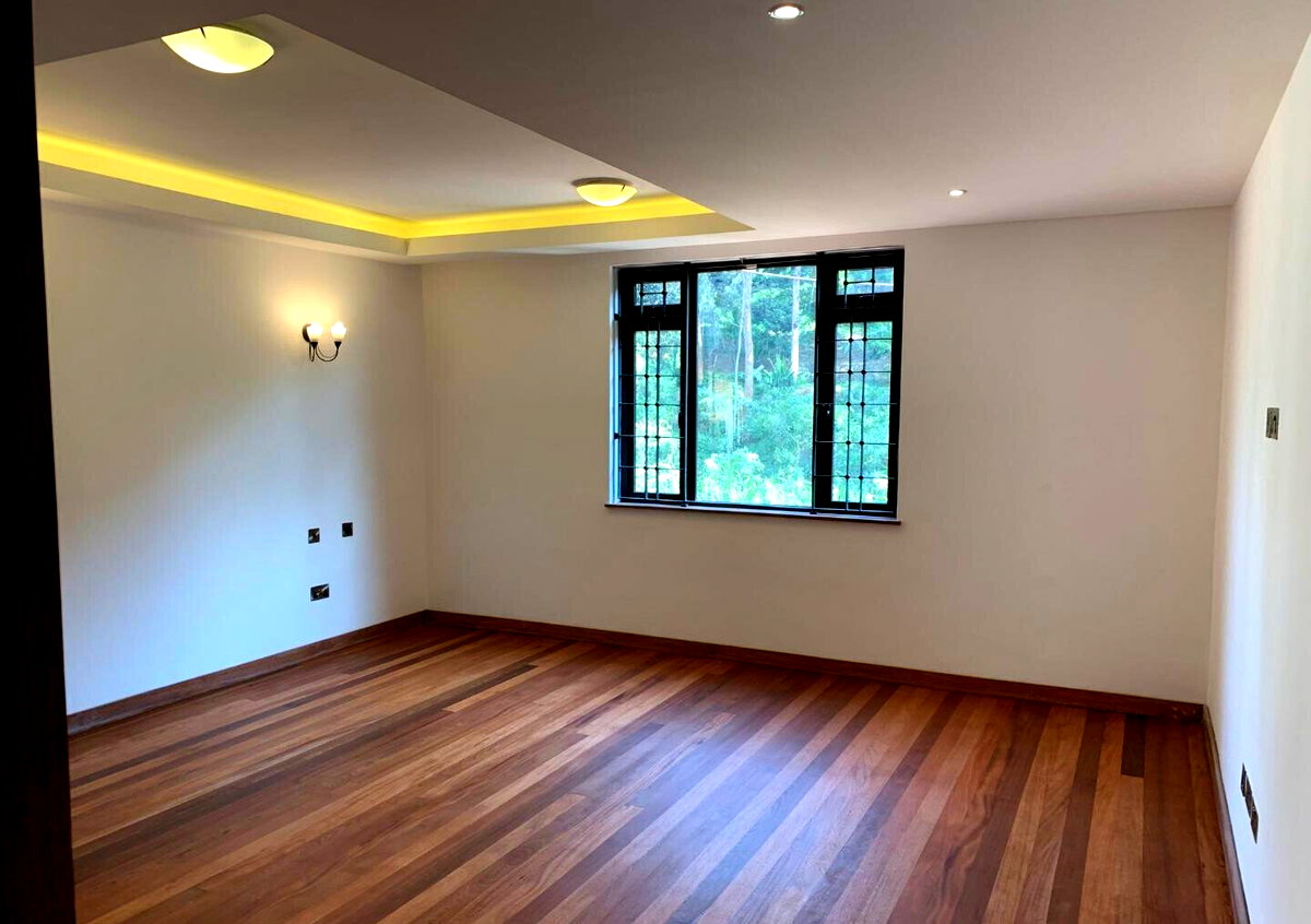 Tudor-Style 5BR on Half-Acre Garden - Kitisuru