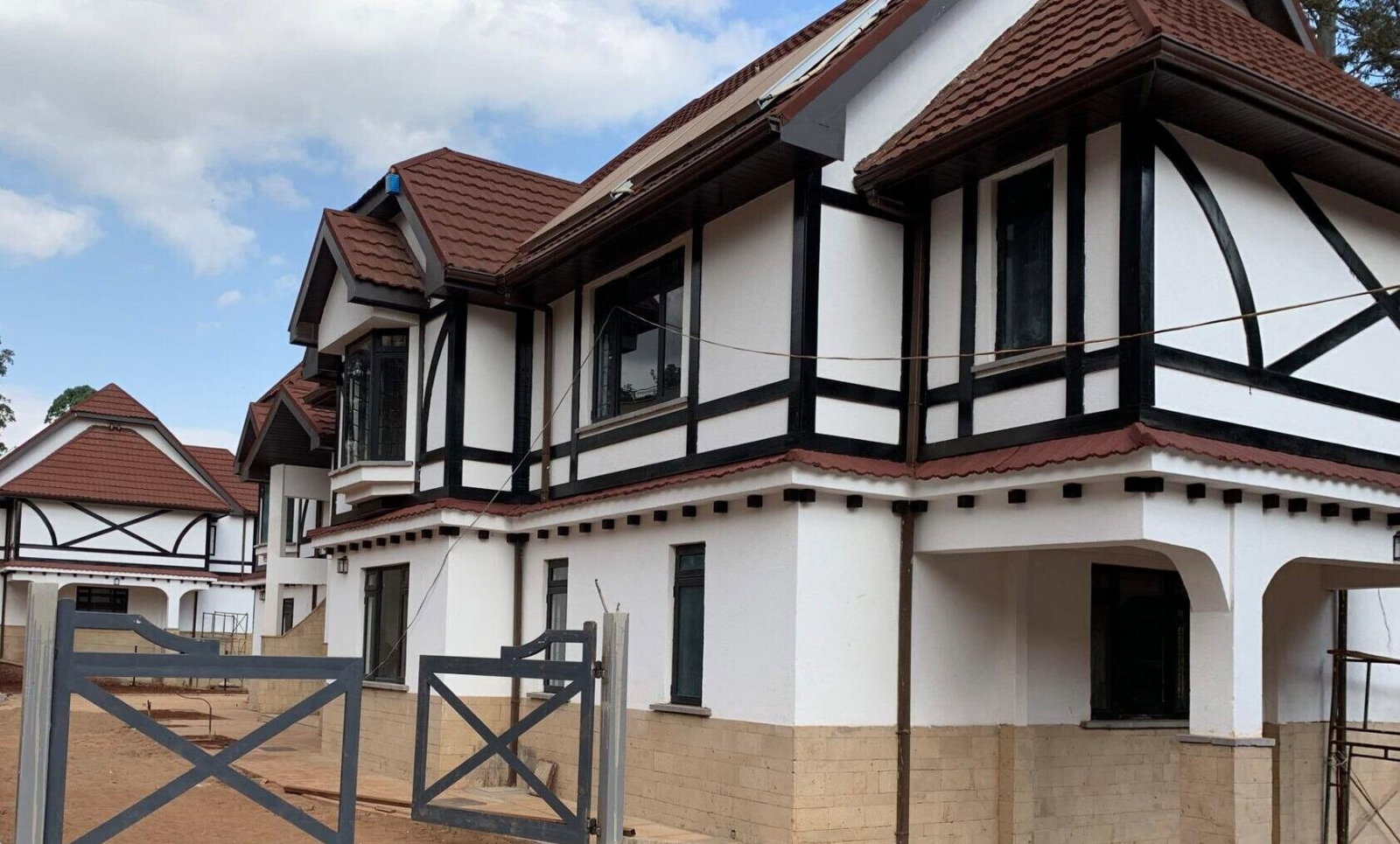 Tudor-Style 5BR on Half-Acre Garden - Kitisuru