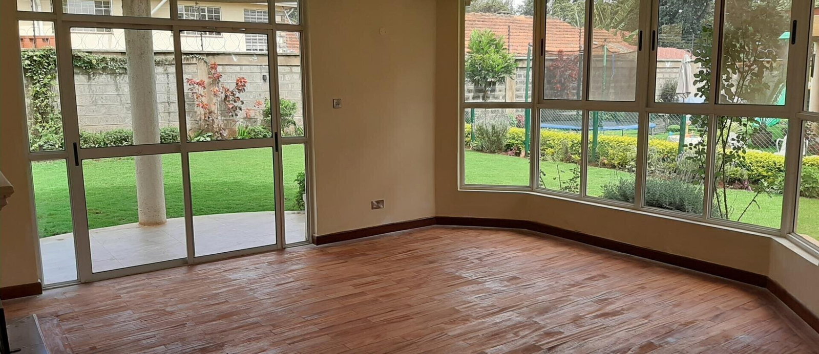 5-Ensuite Townhouse with Fireplace & Walk-In Closets - Lavington