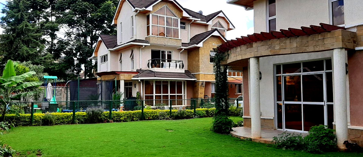 5-Ensuite Townhouse with Fireplace & Walk-In Closets - Lavington