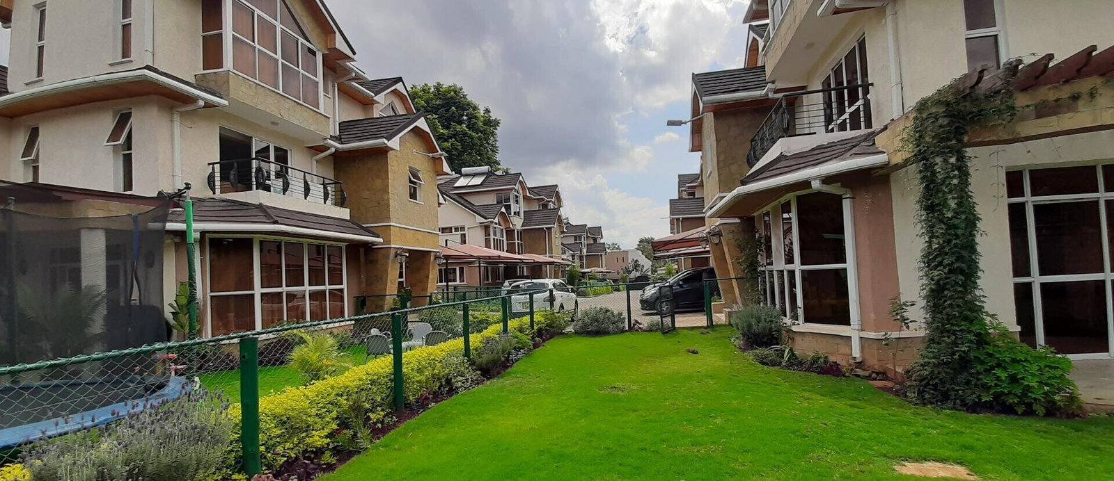 5-Ensuite Townhouse with Fireplace & Walk-In Closets - Lavington