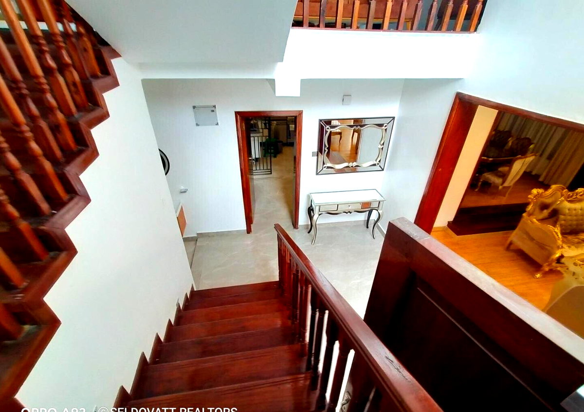 5-Ensuite Townhouse with DSQ & Open-Plan Living - Lavington