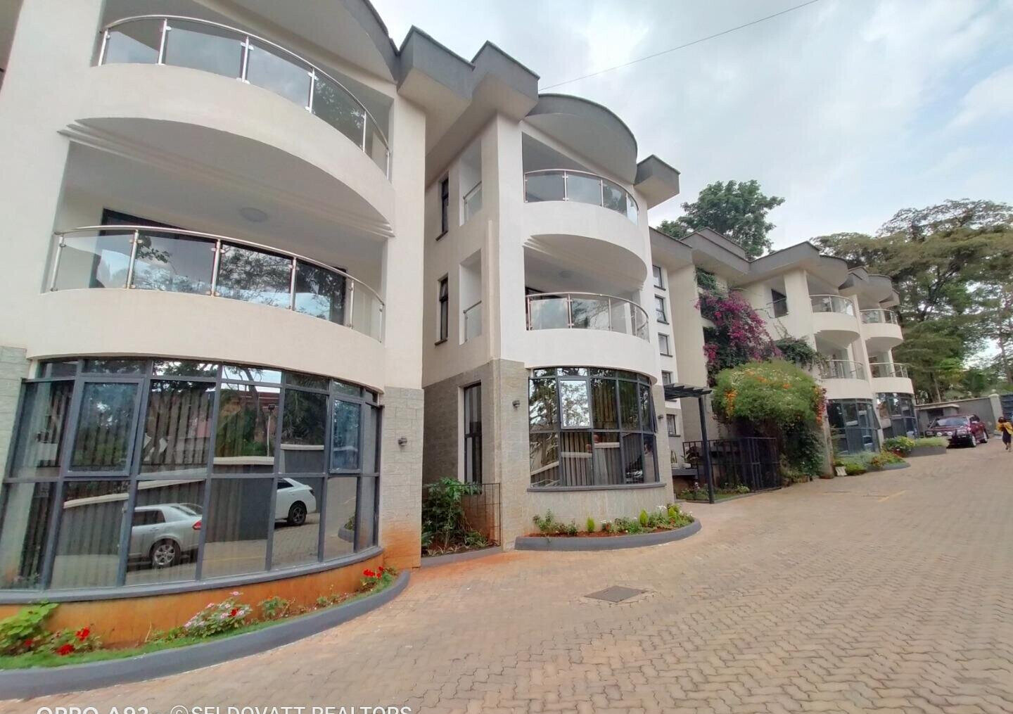 5-Ensuite Townhouse with DSQ & Open-Plan Living - Lavington