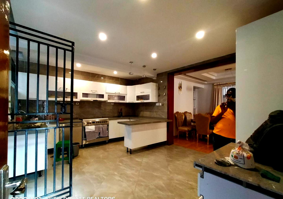 5-Ensuite Townhouse with DSQ & Open-Plan Living - Lavington