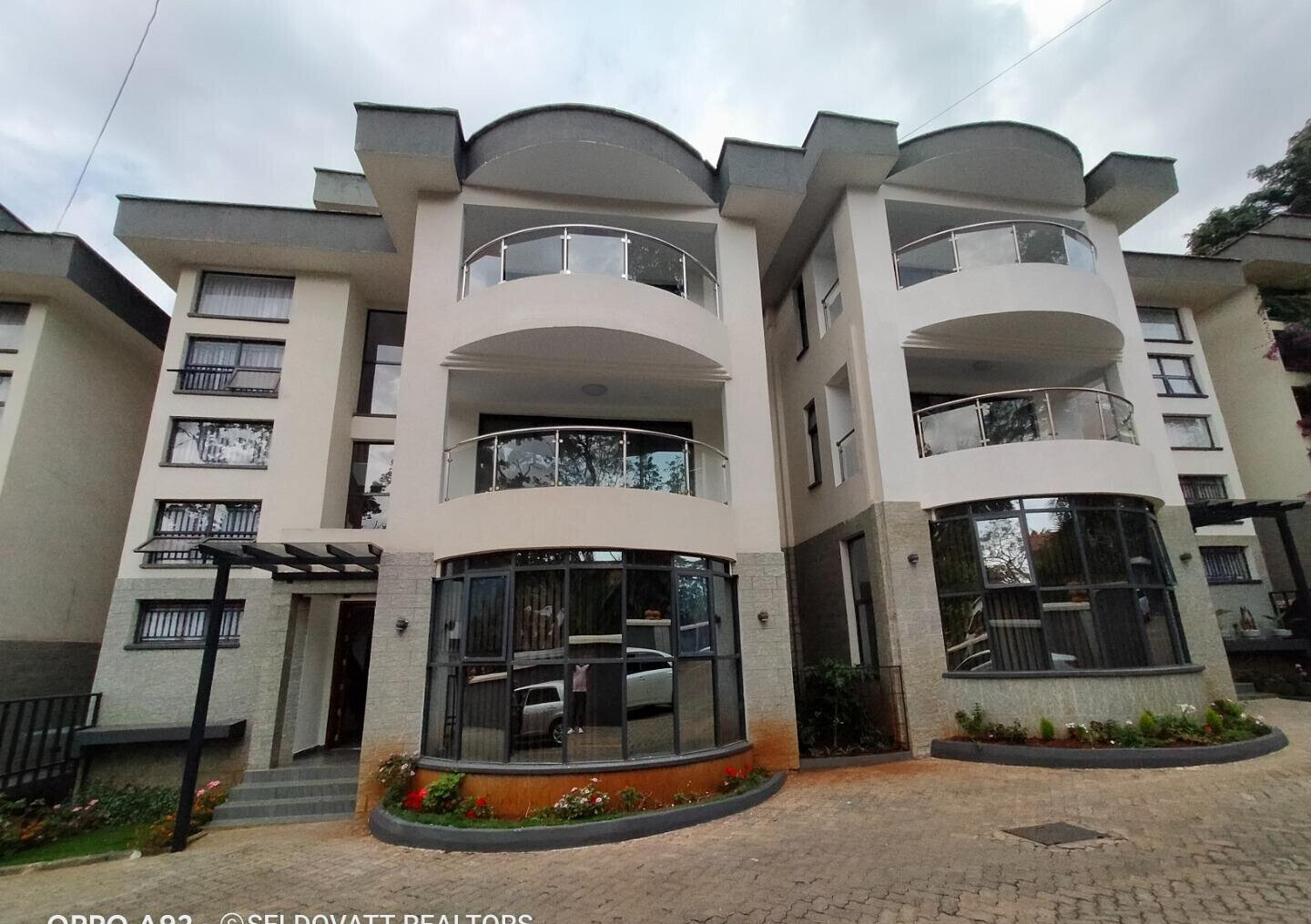 5-Ensuite Townhouse with DSQ & Open-Plan Living - Lavington
