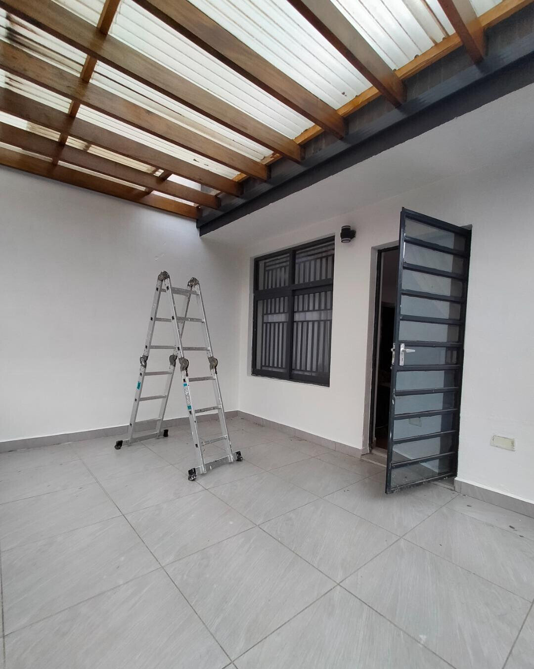 5-Ensuite Townhouse with DSQ & Open-Plan Living - Lavington