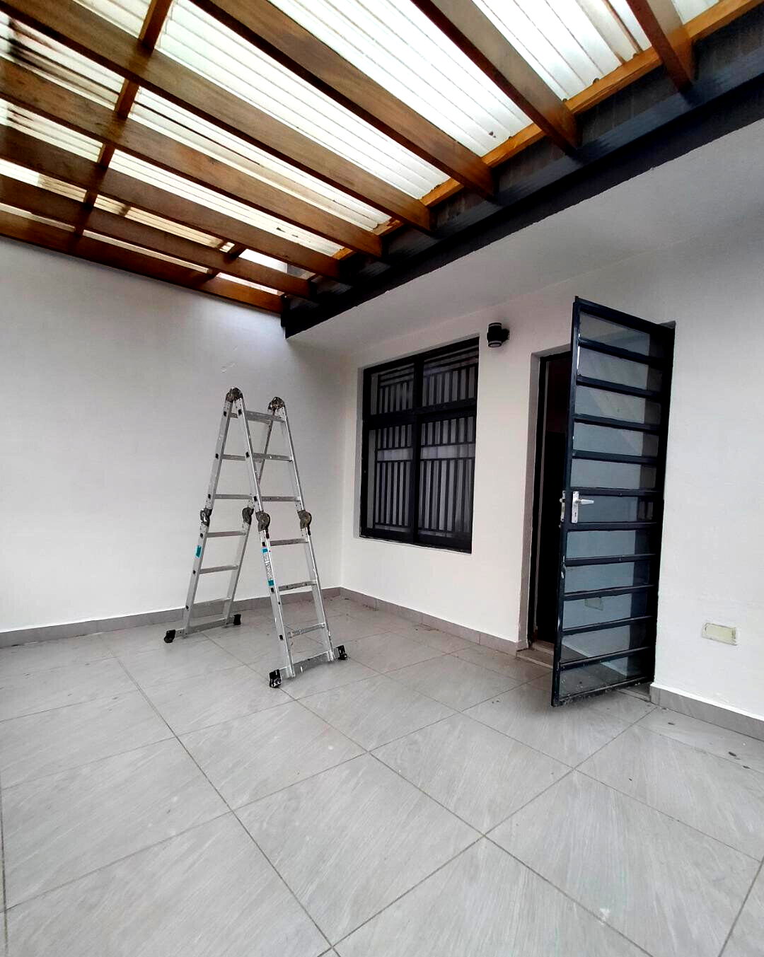 5-Ensuite Townhouse with DSQ & Open-Plan Living - Lavington