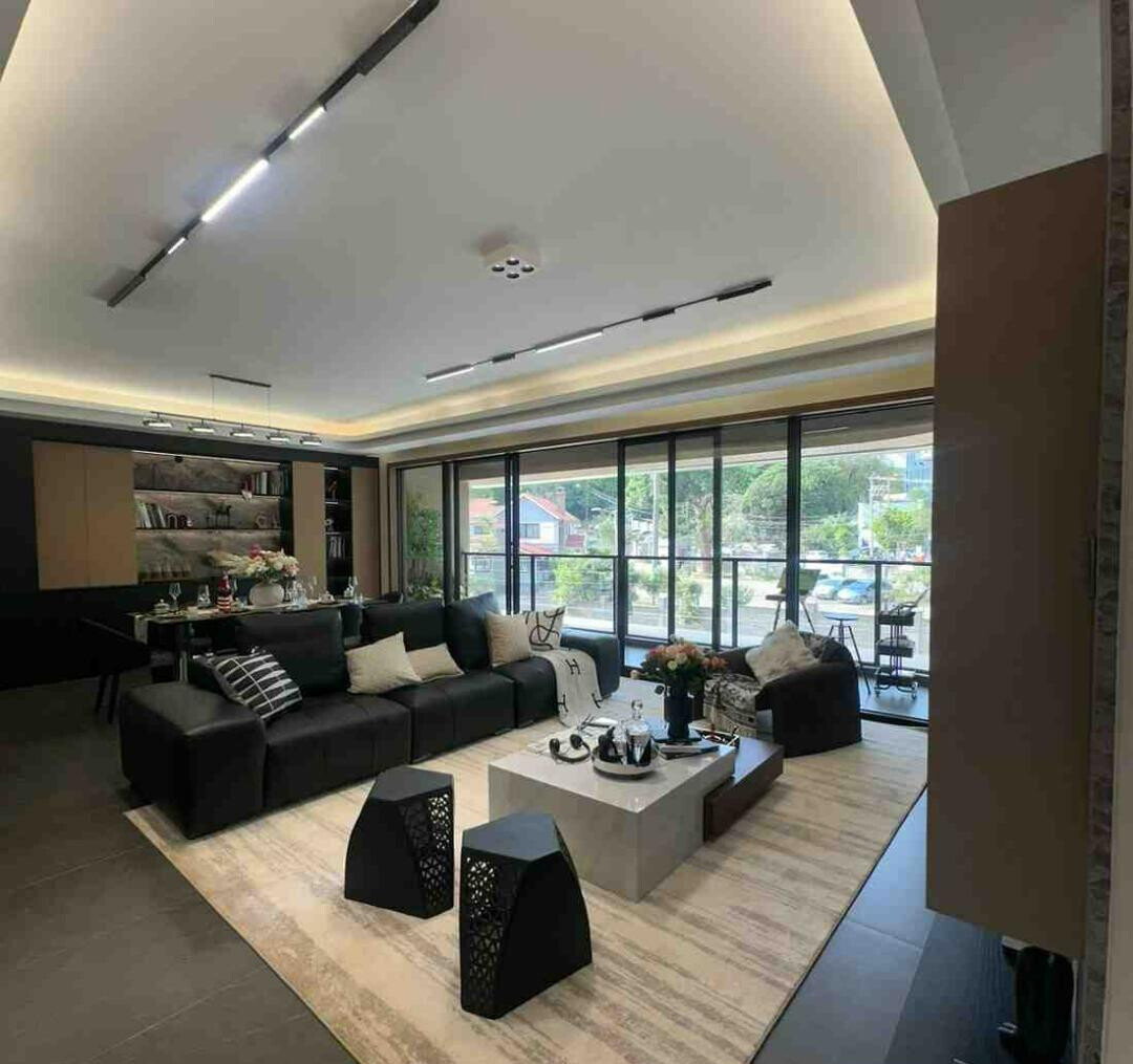 3BR + Study with 1.7-Acre Mall & Heated Pools - Westlands