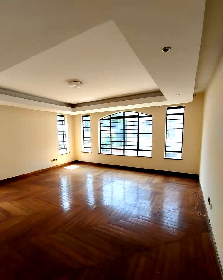 5-Ensuite Villa with Rooftop Terrace & DSQ - Lavington