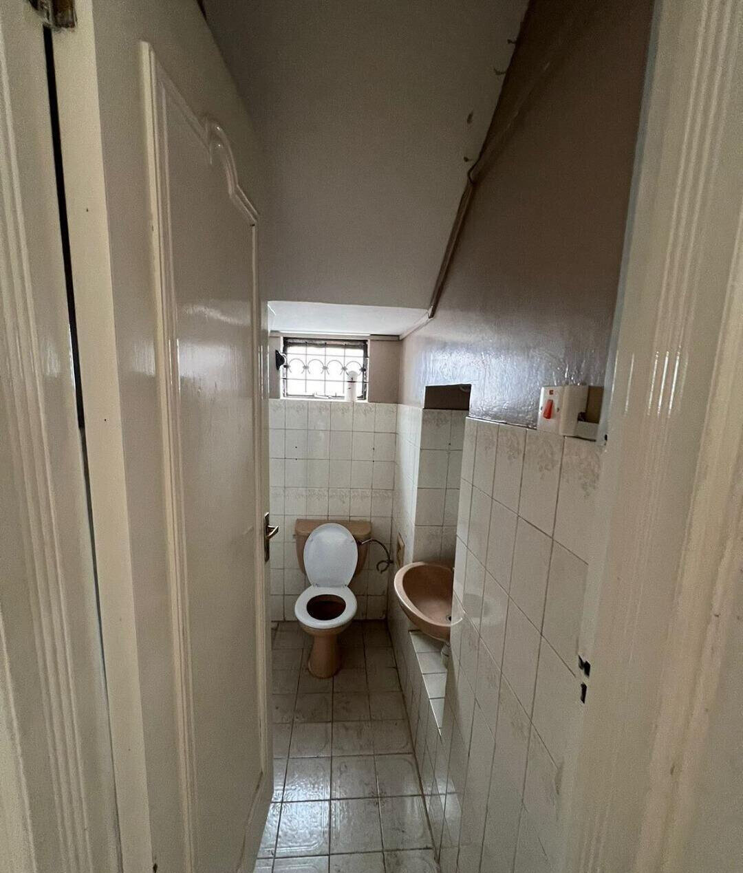5 En-Suite Townhouse with DSQ & Front Garden - Kilimani