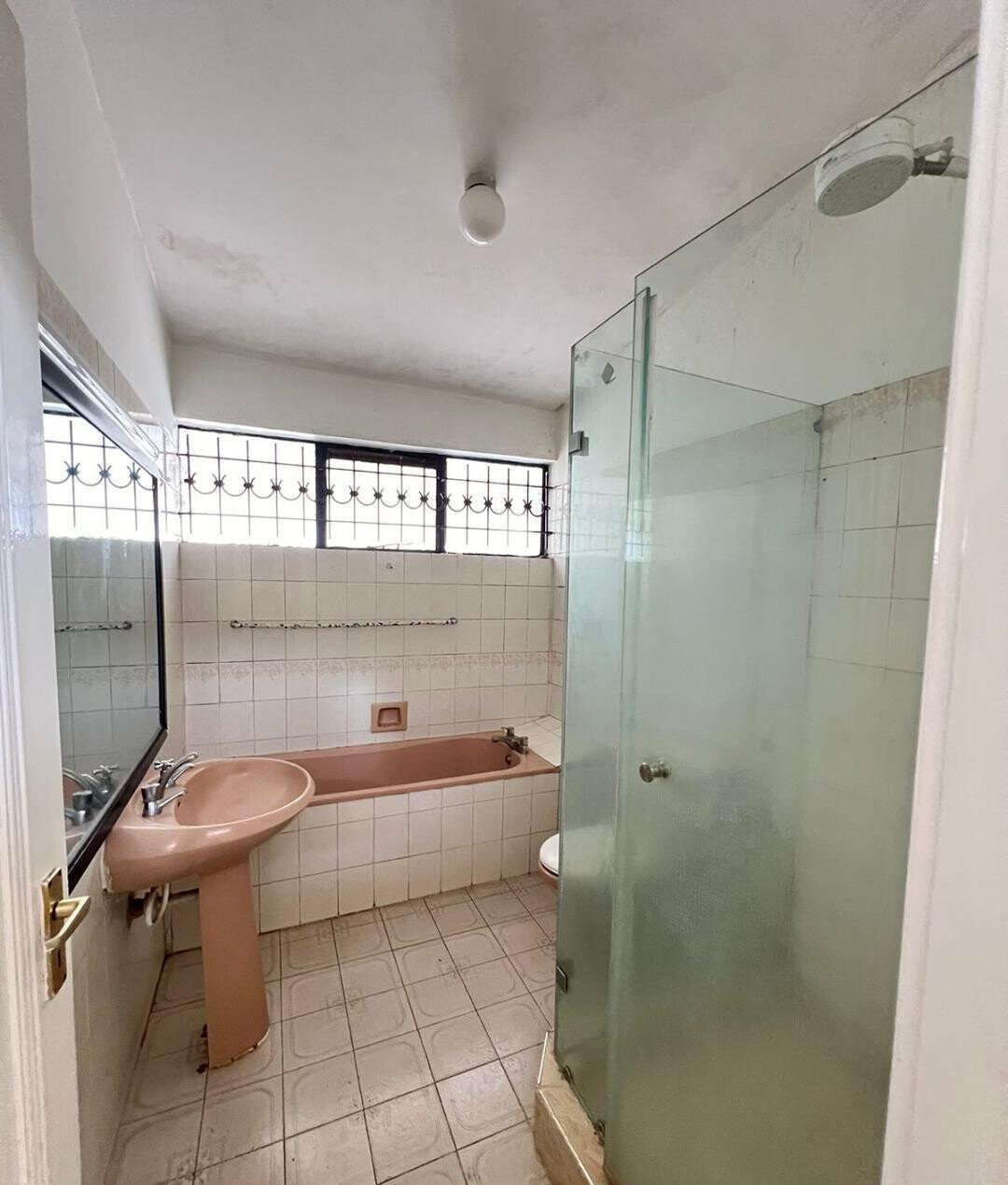 5 En-Suite Townhouse with DSQ & Front Garden - Kilimani