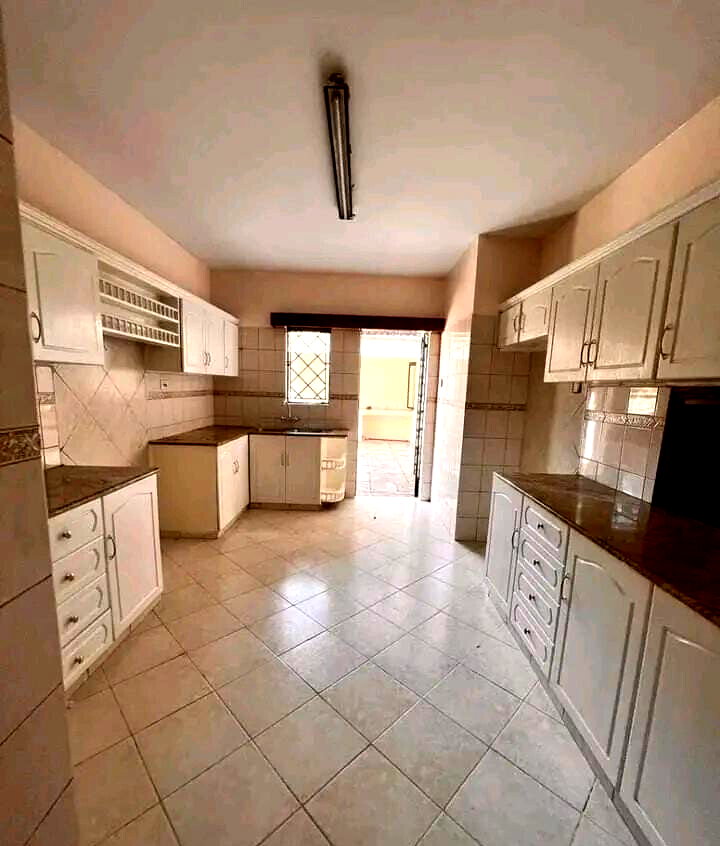 4-Ensuite Townhouse with Pool & Gym in Lavington Gated Court