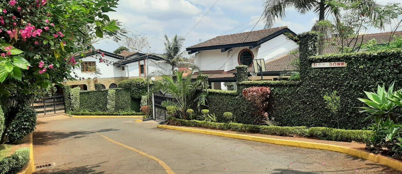 6-Ensuite Townhouse with DSQ & Private Garden - Spring Valley
