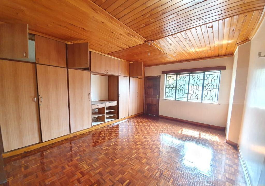 5-Ensuite Townhouse with DSQ & Shared Pool - Lavington