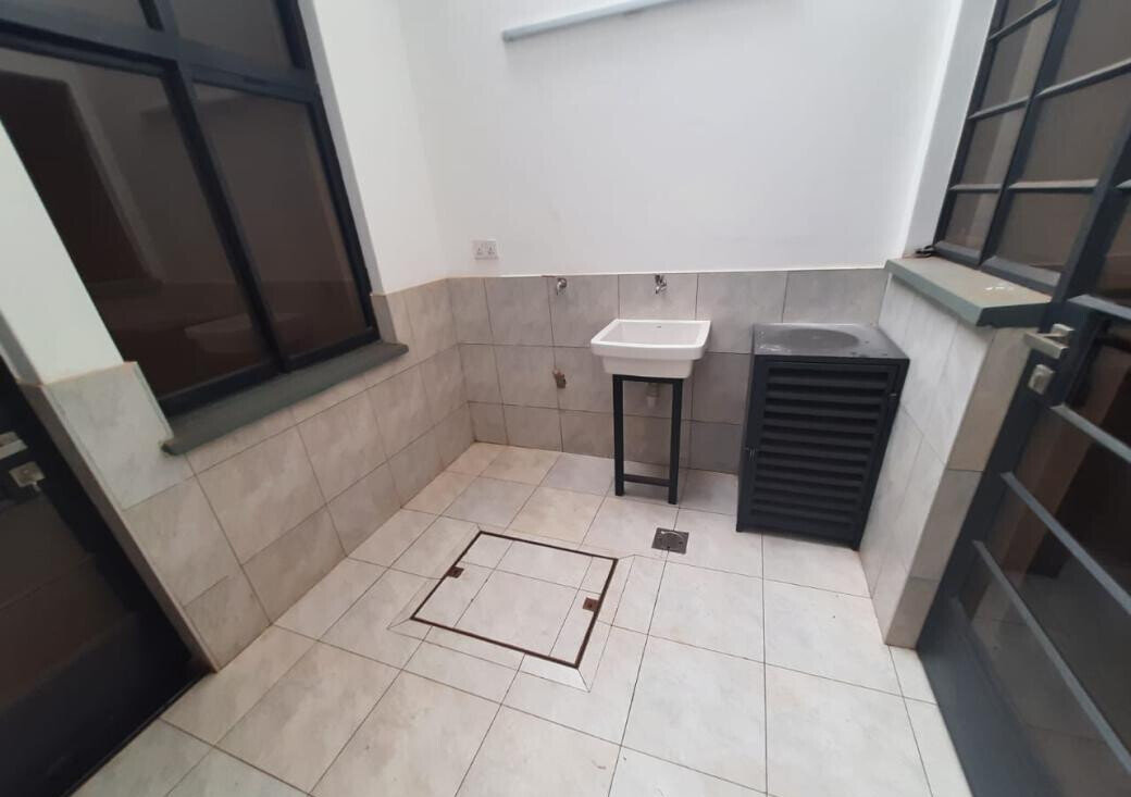 New 4BR Townhouse with Valley Views & Pool - Loresho