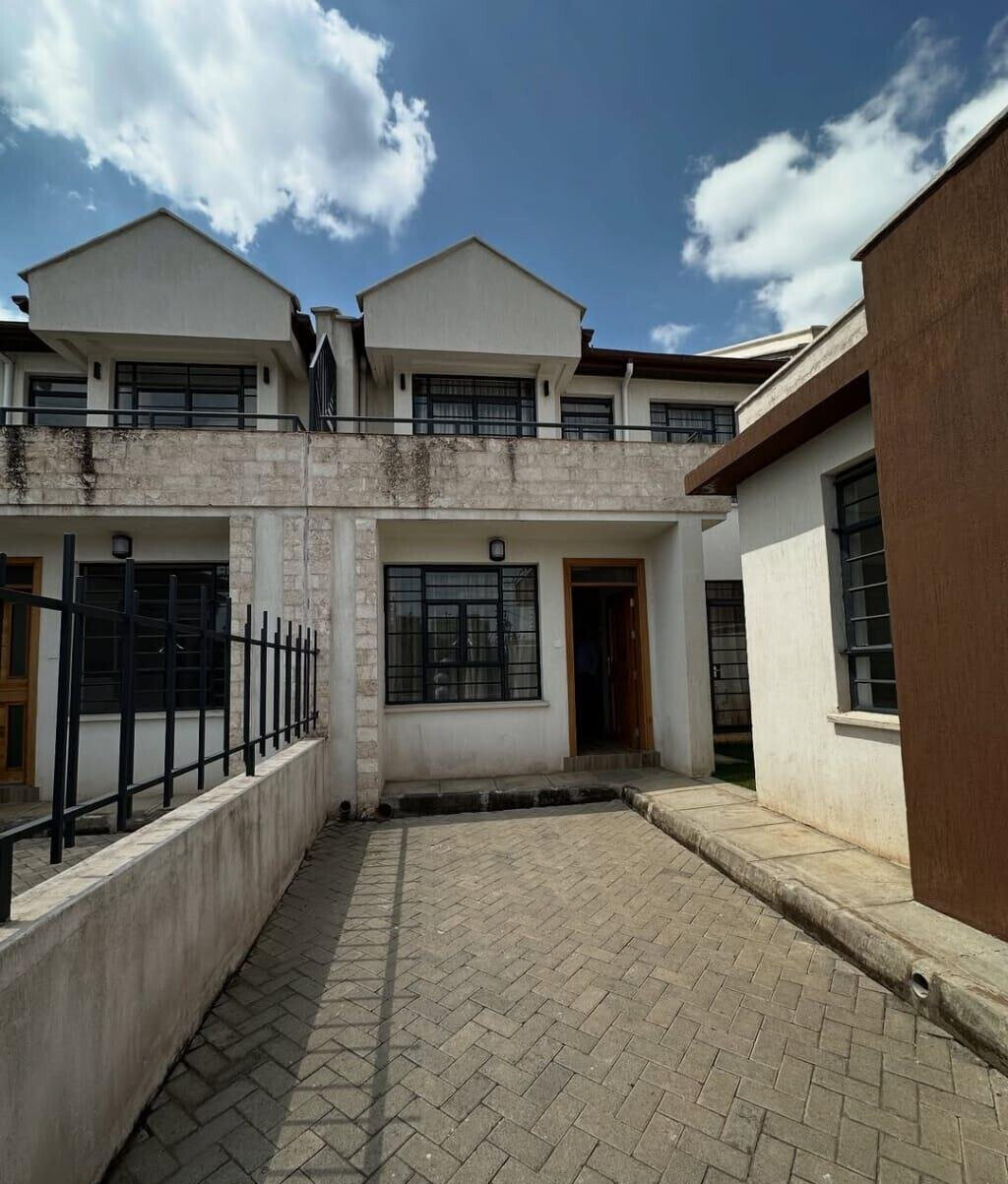 Executive 5BR Townhouse with Gazebo & Play Area - South C