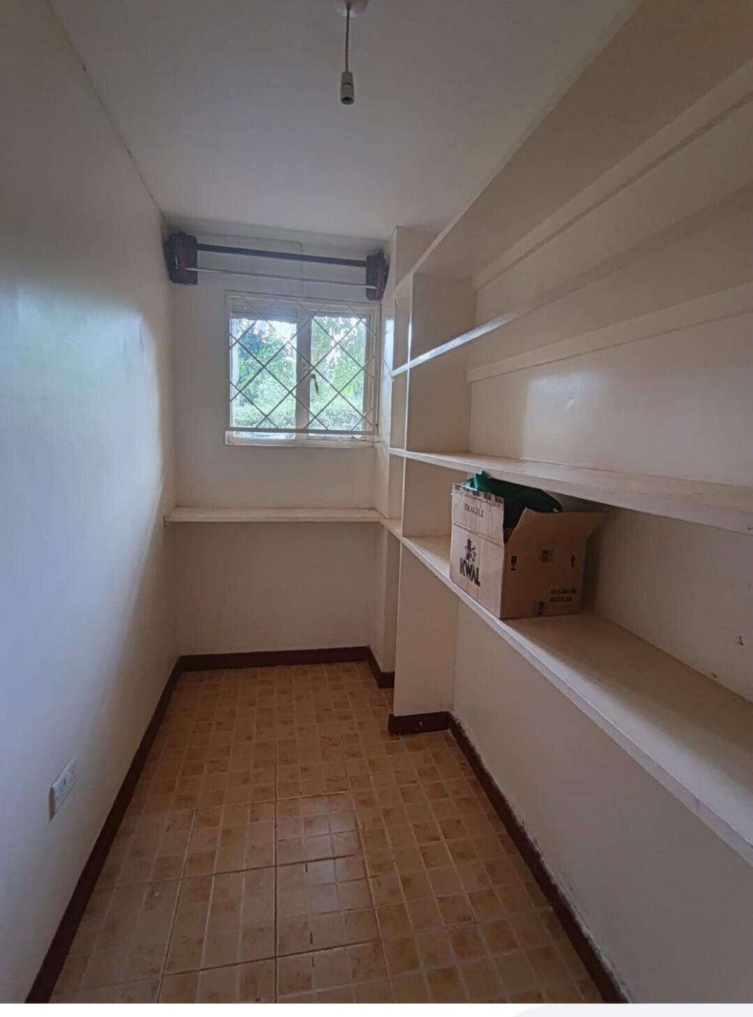 4BR Townhouse on Half-Acre Garden with DSQ - Runda