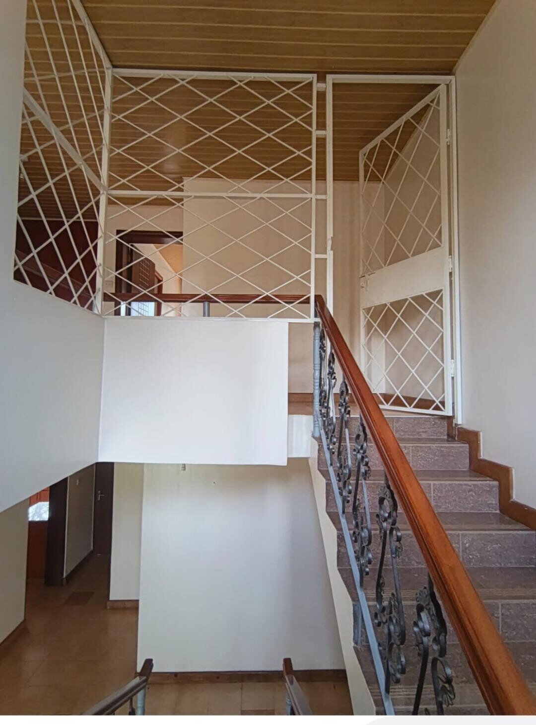 4BR Townhouse on Half-Acre Garden with DSQ - Runda