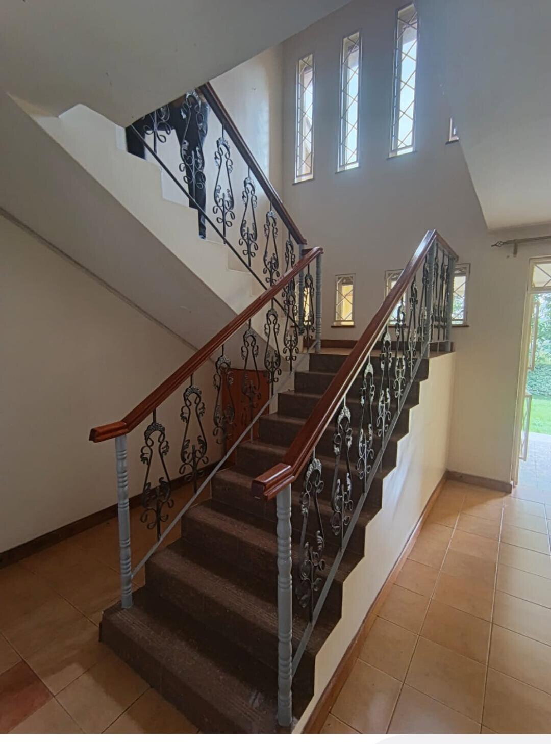 4BR Townhouse on Half-Acre Garden with DSQ - Runda