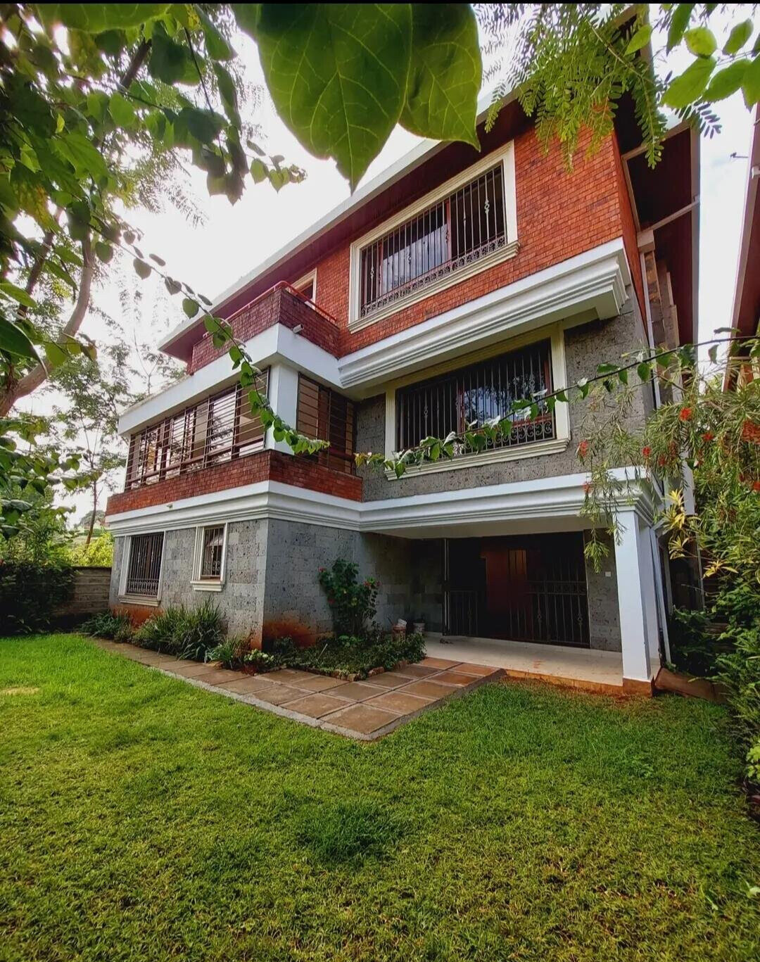 5-Ensuite Villa in Gated Community of 15 - Spring Valley