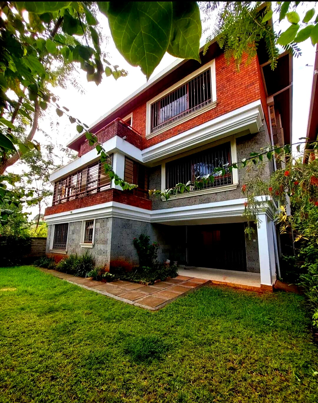 5-Ensuite Villa in Gated Community of 15 - Spring Valley
