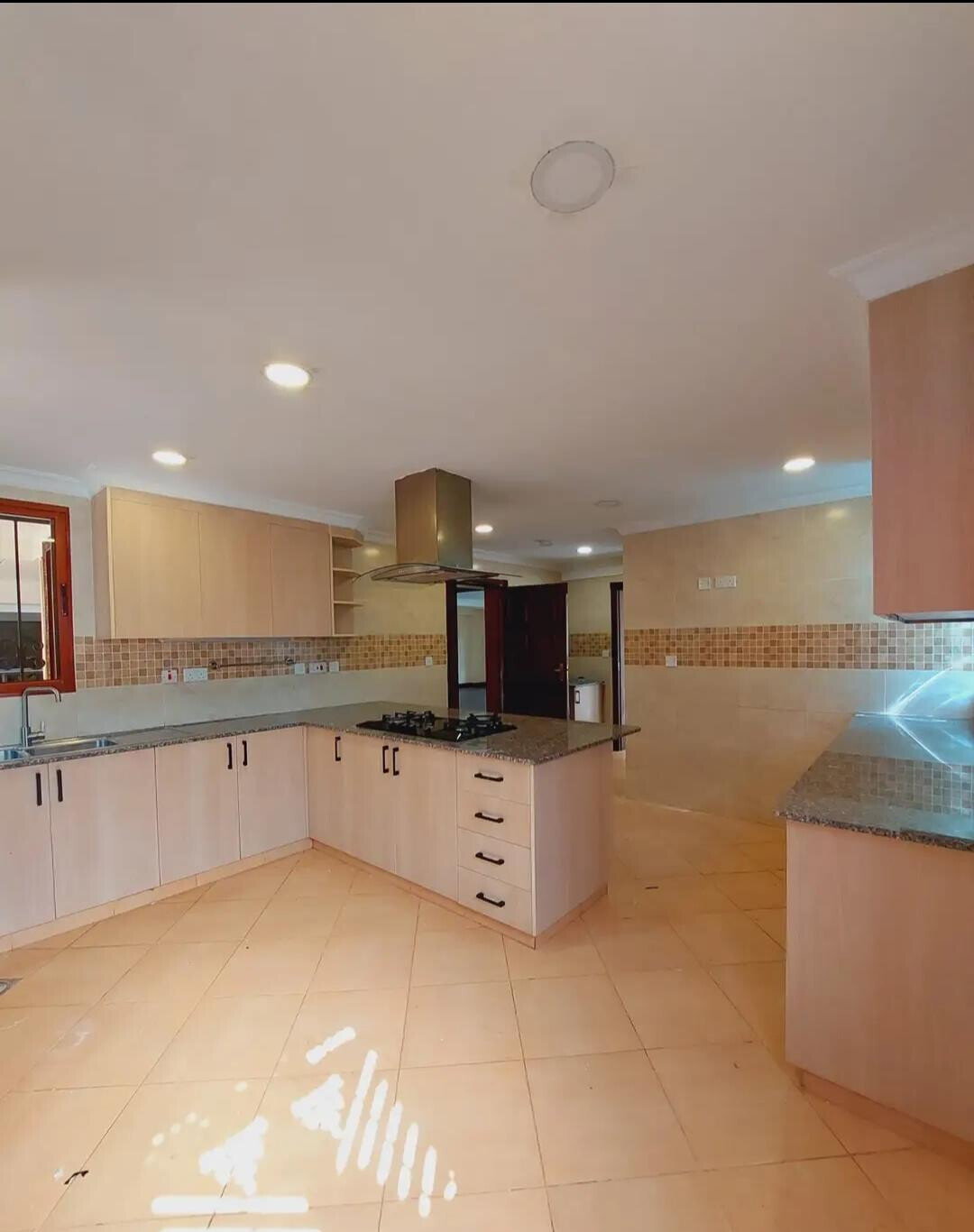 5-Ensuite Villa in Gated Community of 15 - Spring Valley