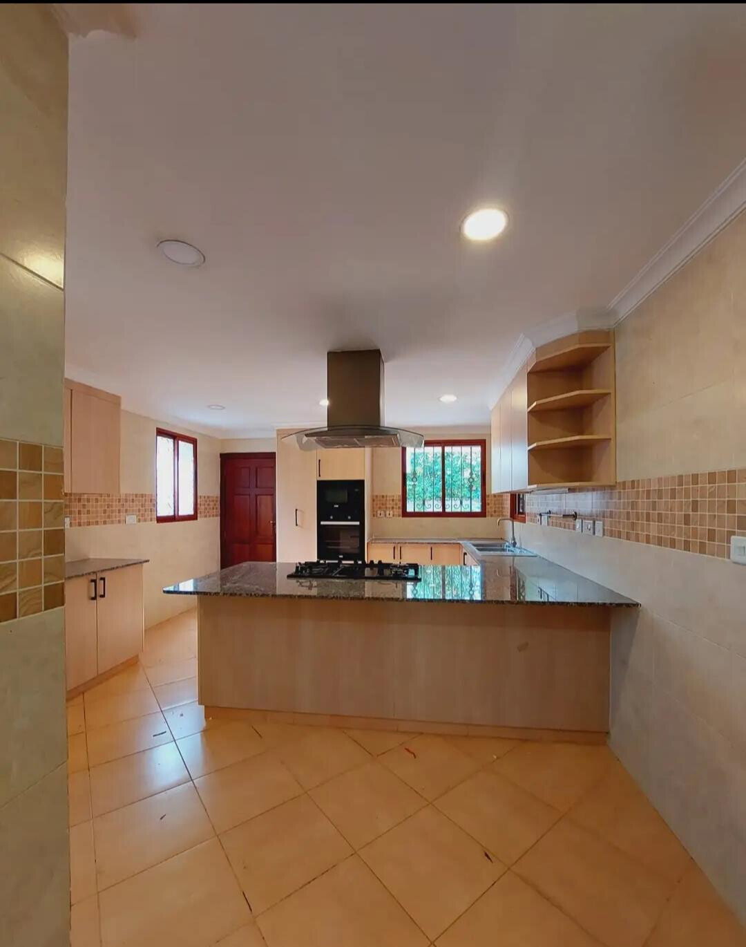 5-Ensuite Villa in Gated Community of 15 - Spring Valley