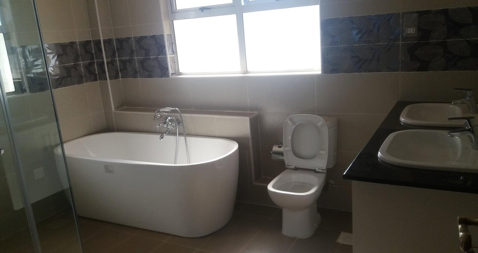 5-Ensuite Townhouse with Gym & Study in Lavington - Valley Arcade