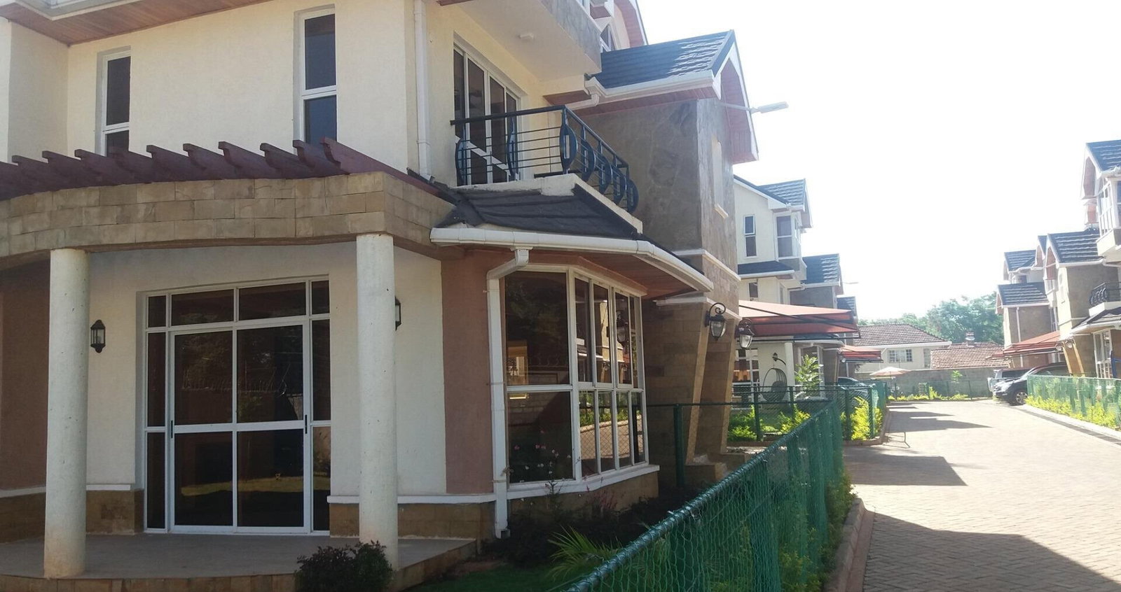 5-Ensuite Townhouse with Gym & Study in Lavington - Valley Arcade
