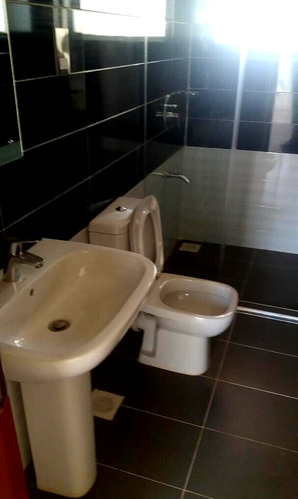 5-Ensuite Townhouse with Gym & Study in Lavington - Valley Arcade
