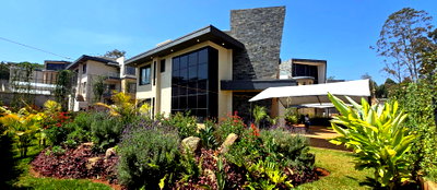 4BR Villa with Garden & Parking