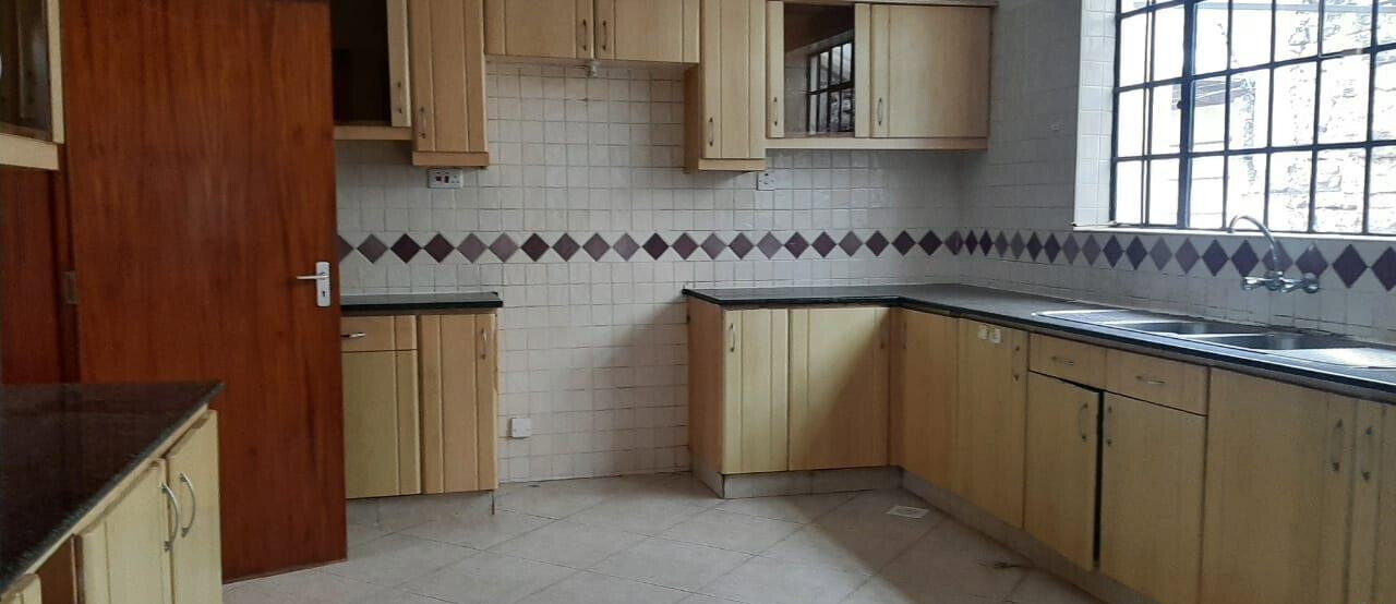 4-Ensuite Townhouse with Fireplace & Private Garden - Spring Valley