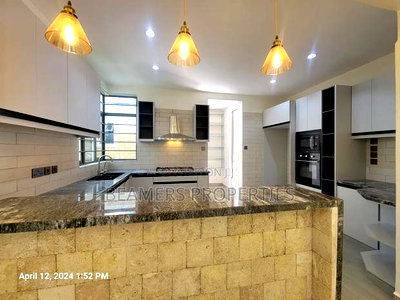 4bdrm Maisonette in Membly Estate for sale - Image 3