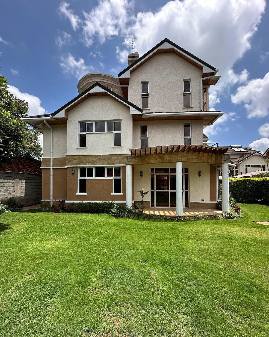 5-Ensuite Family Home with Fireplace & Garden - Lavington