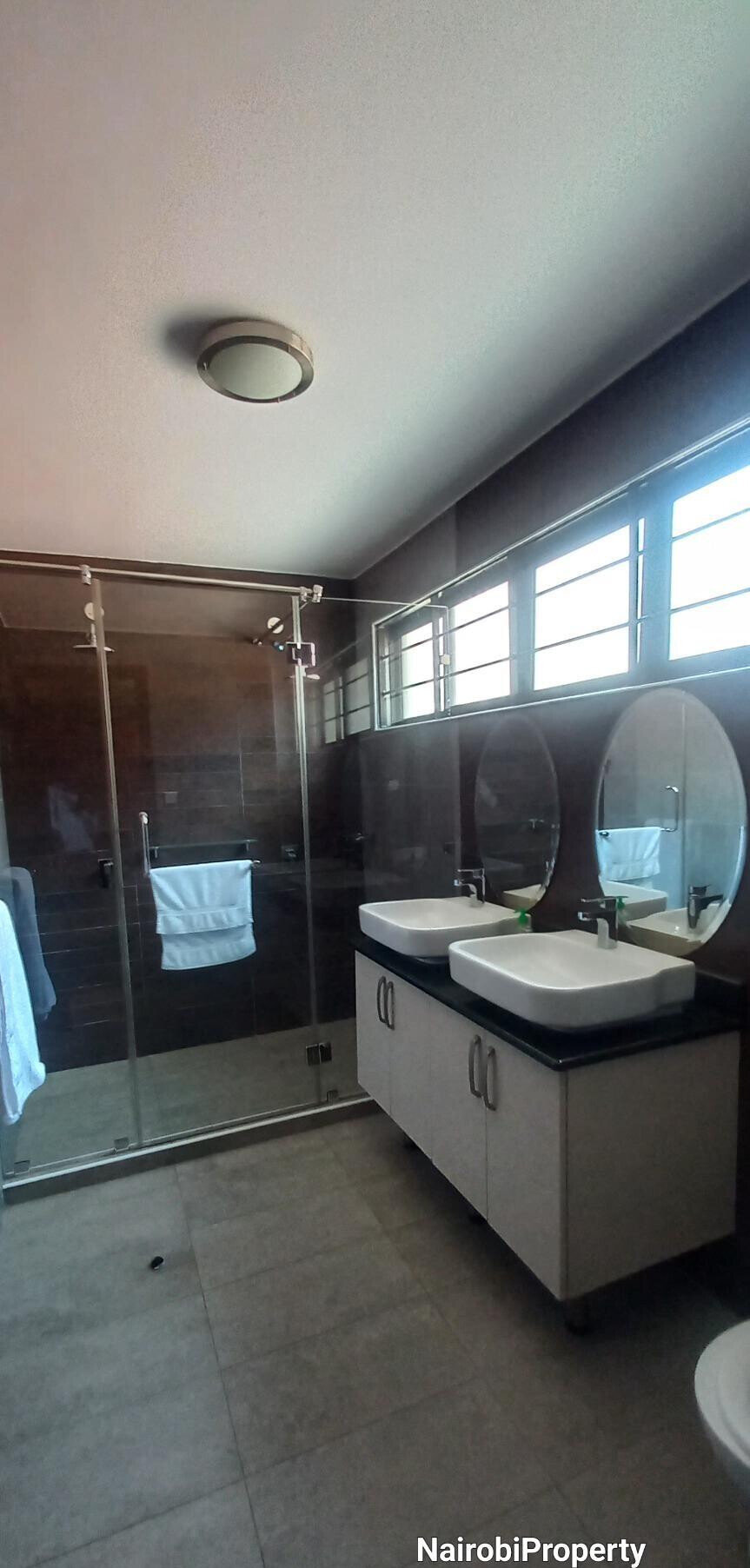 5-Ensuite Townhouse with Rooftop Jacuzzi & Private Pool - Lavington
