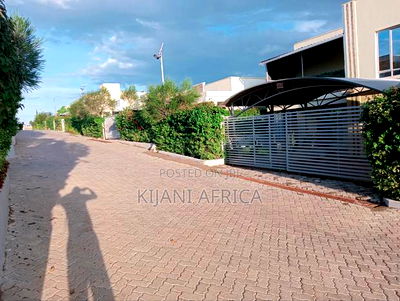 4bdrm Maisonette in Joska for rent - Image 9