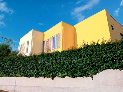 4bdrm Maisonette in Joska for rent - Image 4